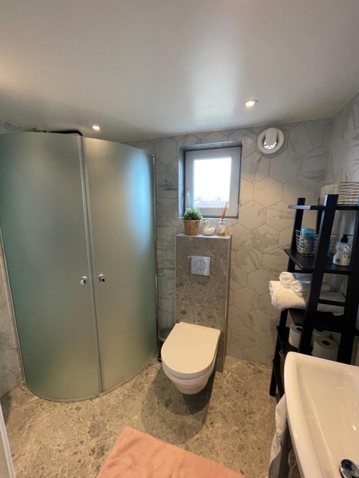Вилла Ett Nytt Fraesch Hus Utanfoer Stockholm Naera Arlanda Rosersberg Экстерьер фото